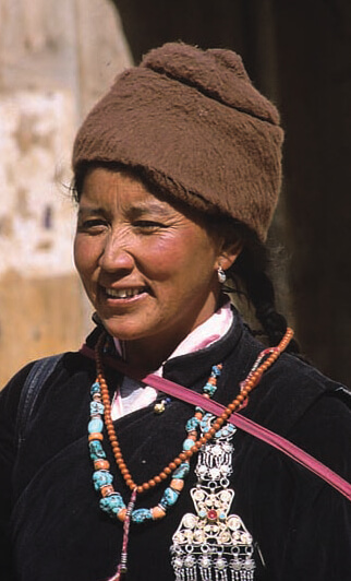 zanskar-coiffe-perak-femme