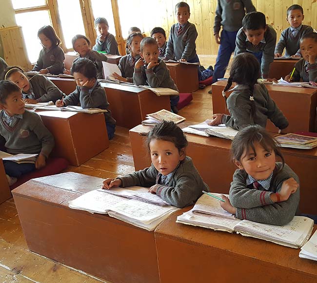 ecoliers-zanskar-ecole-lmhs-association-aaz