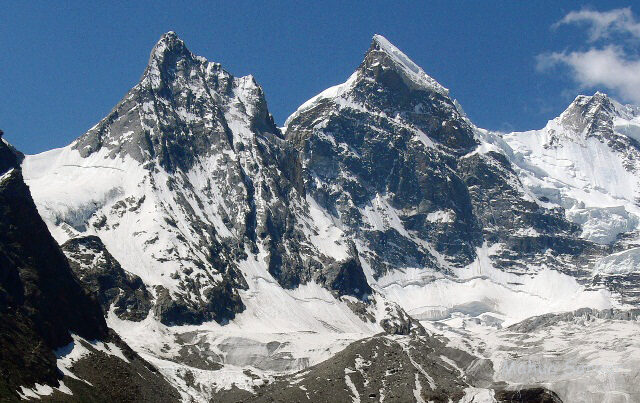 Parkachik_Glacier_Nun_Kun_Massif